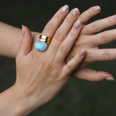 Pierścionek regulowany - owalny Larimar w srebrze złoconym