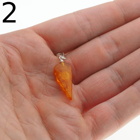 Zawieszka - koniakowy Bursztyn rzeźbione liście i srebro