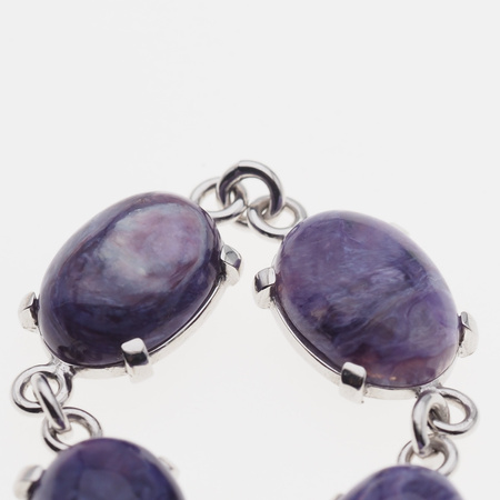 Bransoletka z owalnym czaroitem w srebrze rodowanym.