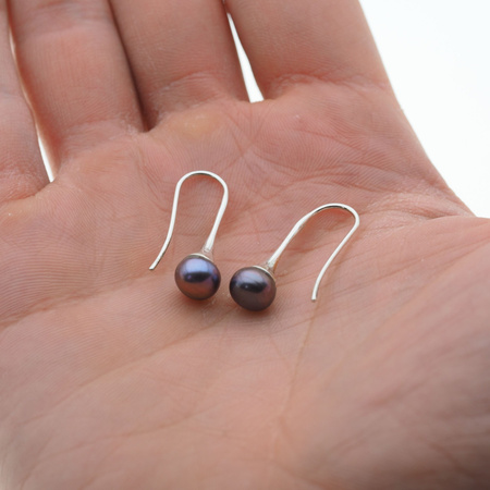 Kolczyki trąbki- fioletowe, okrągłe Perły w srebrze