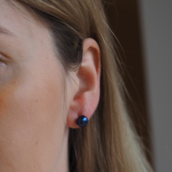 Kolczyki z czarnymi, okrągłymi Perłami w srebrze złoconym