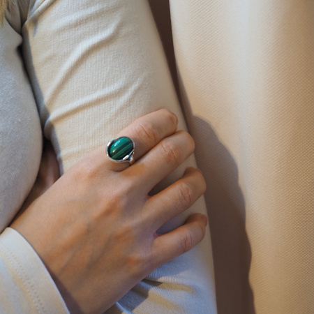 Pierścionek regulowany z owalnym Malachitem w srebrze oksydowanym
