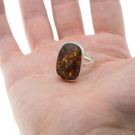 Pierścionek regulowany z prostokątnym Bursztynem Zielonym w srebrze