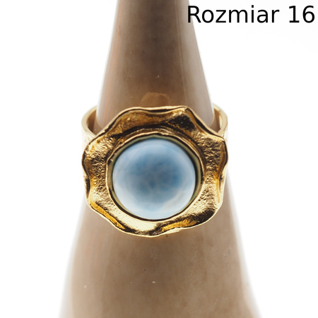 Pierścionek regulowany - okrągły Larimar w złoconym srebrze młotkowanym