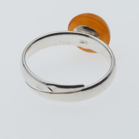 Pierścionek regulowany z okrągłym Bursztynem Mlecznym w srebrze