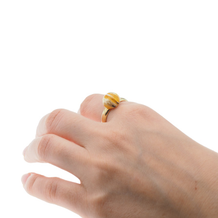 Pierścionek regulowany z okrągłym Bursztynem Mlecznym w srebrze złoconym