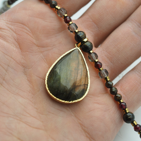 Naszyjnik z Labradorytem, Granatem i Kwarcem Dymnym – ręcznie wykonany, srebro pozłacane 925