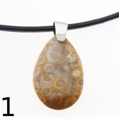 Naszyjnik - Koral łza na rzemieniu ze srebrnymi końcówkami