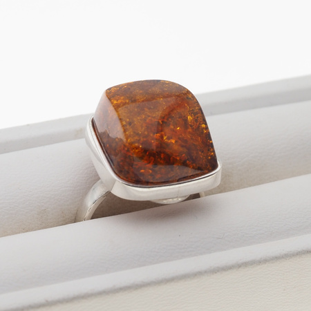 Pierścionek - Koniakowym Bursztyn trapez w srebrze