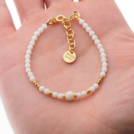 Bransoletka z białym Koralem i Hematytem – srebro złocone 925