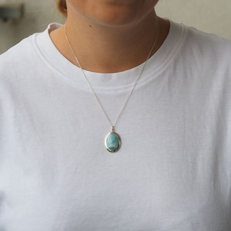 Zawieszka z larimarem owalnym w srebrze