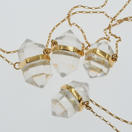 Naszyjnik - Kryształem Górskim sopel w okuciu na łańcuszku złoconym