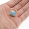Pierścionek regulowany z okrągłym Larimarem w srebrze