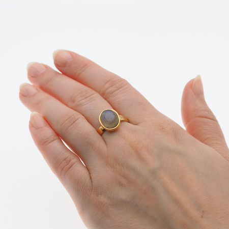 Pierścionek z Labradorytem owalnym w srebrze złoconym