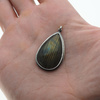 Srebrna zawieszka z Labradorytem – oksydowana oprawa, łza 31×19 mm