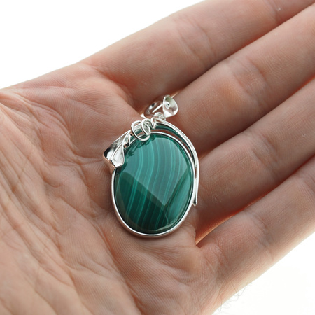 Zawieszka z owalnym malachitem w srebrze