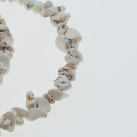 Naszyjnik chocker boho - Howlit sieczka, księżyc i srebro złocone