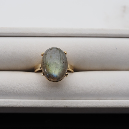 Pierścionek z Labradorytem owalnym w srebrze złoconym rozmiar 16