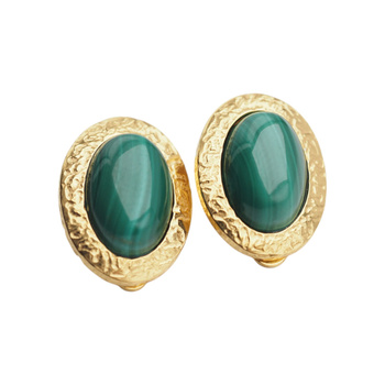 Klipsy - Malachit owalny w młotkowanym srebrze złoconym