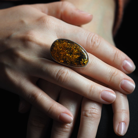 Pierścionek regulowany z Bursztynem Zielonym w srebrze