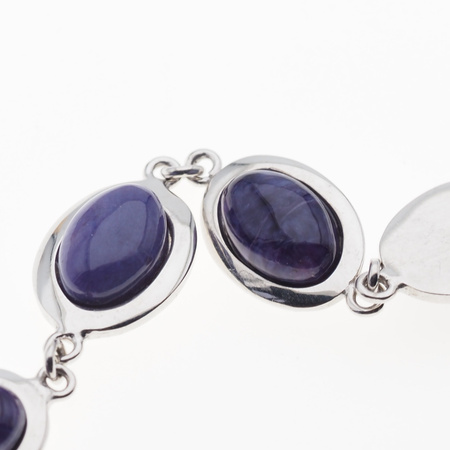 Bransoletka z owalnym czaroitem w srebrze rodowanym.