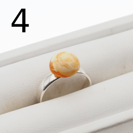 Pierścionek regulowany z okrągłym Bursztynem Mlecznym w srebrze