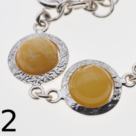 Bransoletka - mleczny bursztyn okrągły i srebro młotkowane