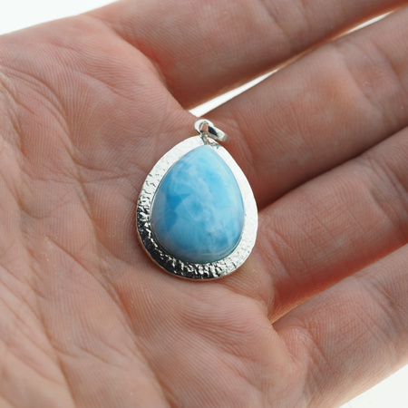 Zawieszka - larimar łza w srebrze młotkowanym