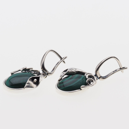Kolczyki z owalnymi malachitami w srebrze oksydowanym.