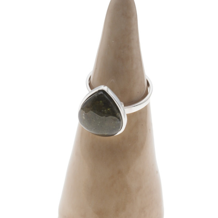 Pierścionek regulowany z Granatem Zielonym w srebrze.