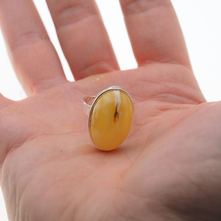 Pierścionek regulowany - Mleczny Bursztyn owal w srebrze