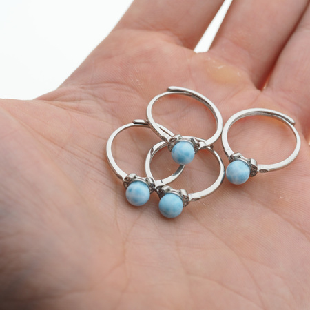 Pierścionek regulowany - okrągły Larimar i cyrkonie w srebrze rodowanym