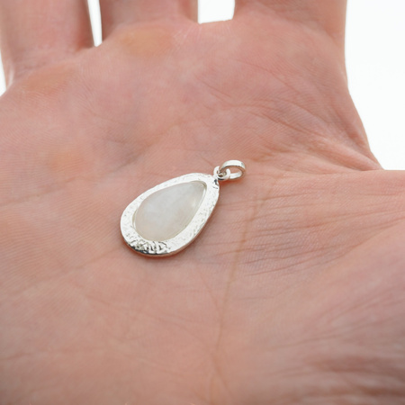 Zawieszka z Kamieniem Księżycowym w srebrze młotkowanym