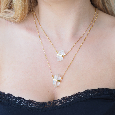 Naszyjnik - Kryształem Górskim sopel w okuciu na łańcuszku złoconym