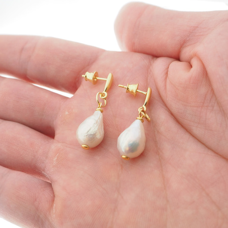 Kolczyki z białymi Perłami - kulki w srebrze złoconym