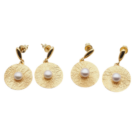 Kolczyki z białymi Perłami w młotkowanym srebrze złoconym