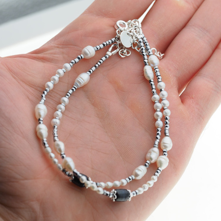 Bransoletka na nogę - Perły białe, czarne, hematyt i srebro