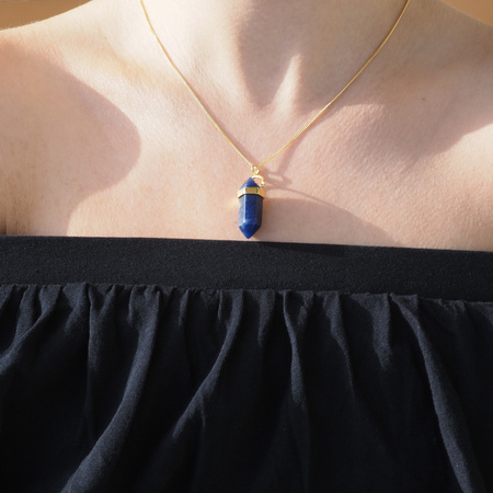 Naszyjnik - Sodalit sopel w okuciu na łańcuszku srebrnym złoconym