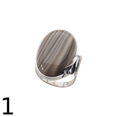 Srebrny pierścionek z Krzemieniem Pasiastym – srebro oksydowane 925, motyw liścia