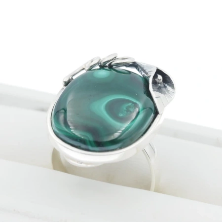 Pierścionek regulowany z owalnym Malachitem w srebrze oksydowanym