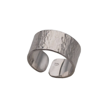 Pierścionek - obrączka młotkowana w srebrze rodowanym