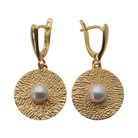 Kolczyki z białymi Perłami w młotkowanym srebrze złoconym