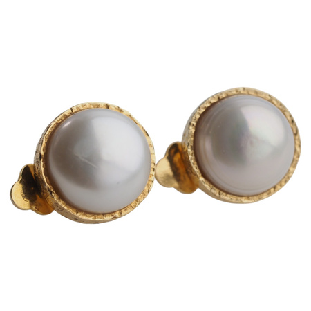 Klipsy - Perły białe koło 10 mm w złoconym srebrze młotkowanym