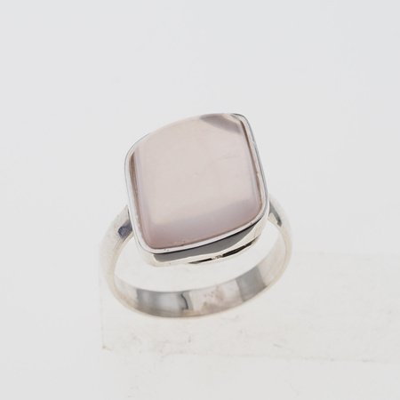 Pierścionek z Kwarcem Różowym w srebrze.