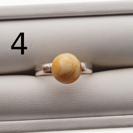 Pierścionek regulowany z okrągłym Bursztynem Mlecznym w srebrze