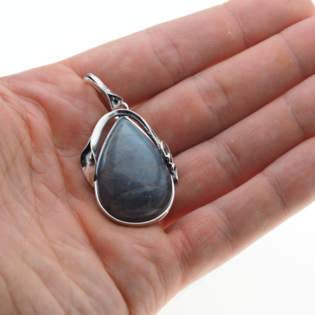 Zawieszka z Labradorytem w srebrze oksydowanym z liściem