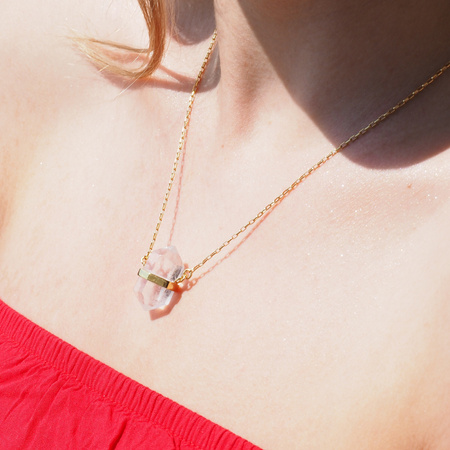 Naszyjnik - Kryształem Górskim sopel w okuciu na łańcuszku złoconym