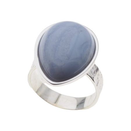 Pierścionek regulowany z Chalcedonem w srebrze młotkowanym