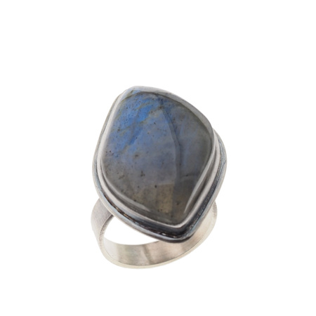 Pierścionek regulowany z Labradorytem w srebrze oksdowanym.