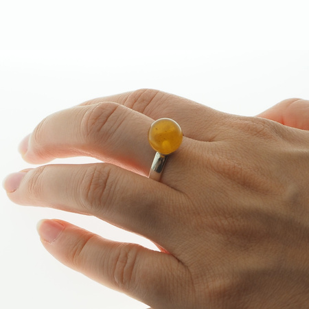 Pierścionek regulowany z Bursztynem Koniakowym - kulka w srebrze